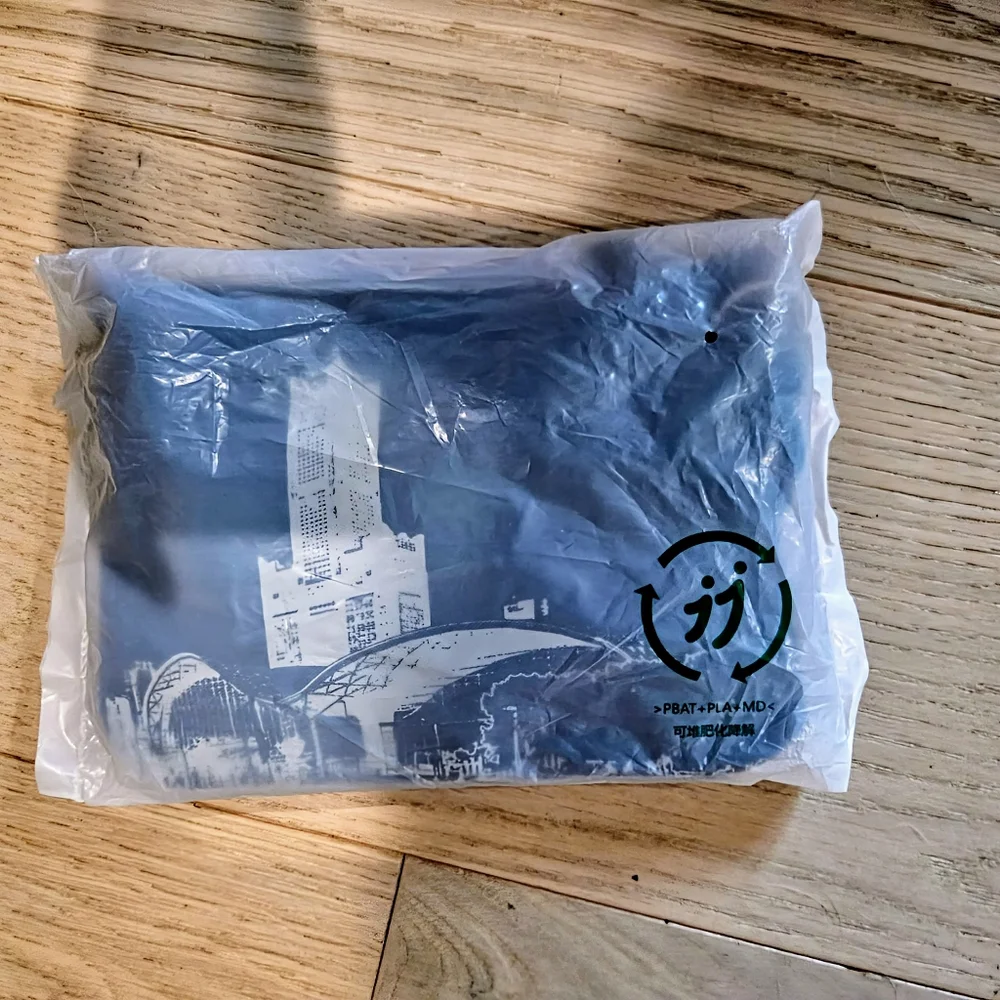 Eva Air x Kipling Amenities bag with key chain - Picture 2 of 2